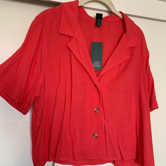 Wild Fable crimson box top. - Picture 1 of 3